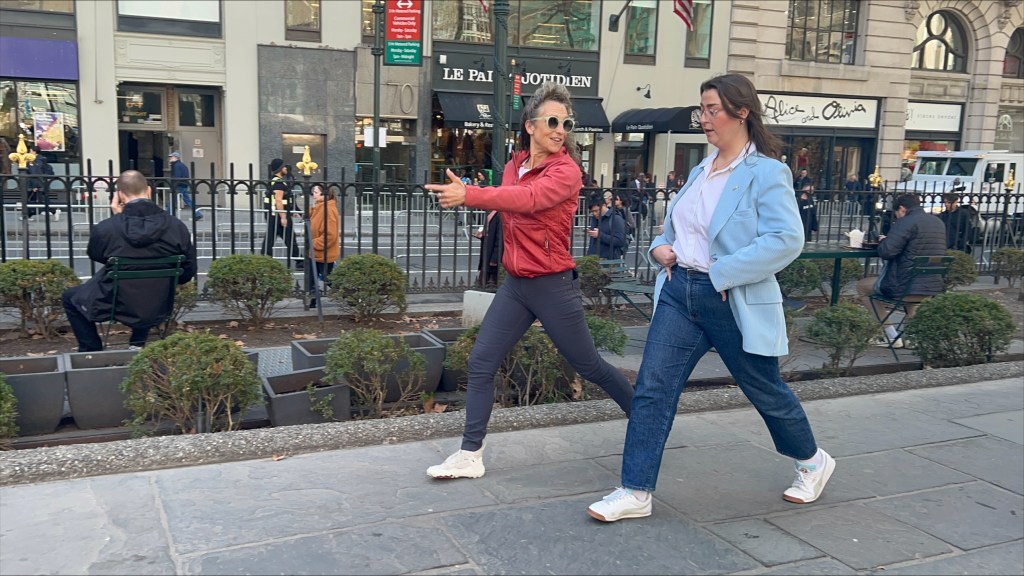 processed-194c670e-fa98-4ae7-9d3e-3baded249e75 Joanna Hall teaches New York Post reporter McKenzie Beard how to do the WalkActive method.